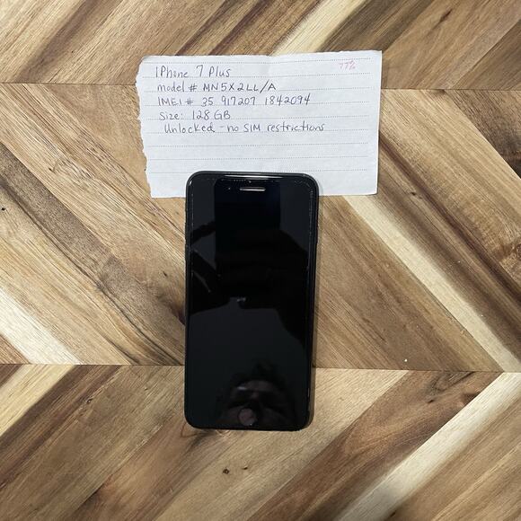 Apple iPhone 7 Plus - 128 GB - Black (Unlocked) - Picture 1 of 4